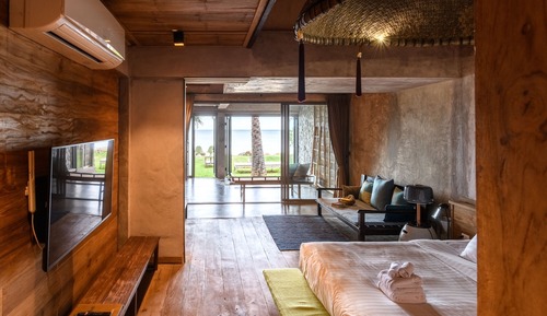 Beachfront Suites with Plunge Pool
