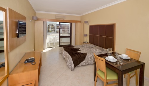 Estudio (Inland / Street view)