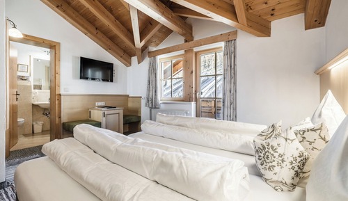 Habitación estándar con 1 cama doble o 2 individuales, balcón