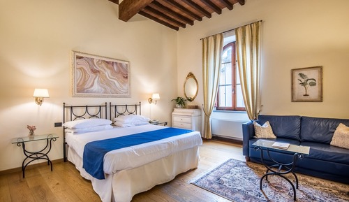 Habitación clásica con 1 cama doble o 2 individuales, vistas a la ciudad