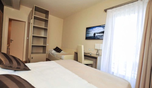 Habitación triple, balcón