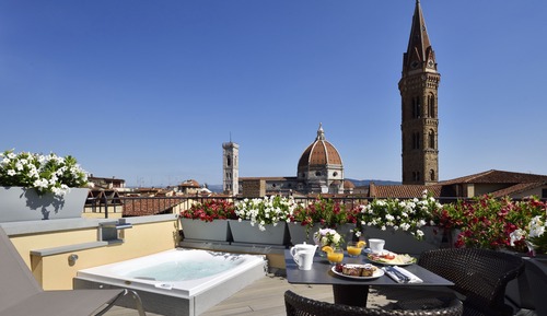 Ático presidencial, 2 habitaciones, terraza, en una planta alta