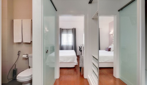 Twin Room, Street View (either basement or ground floor)