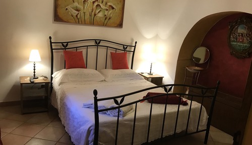 Habitación tradicional con 1 cama doble o 2 individuales, baño privado