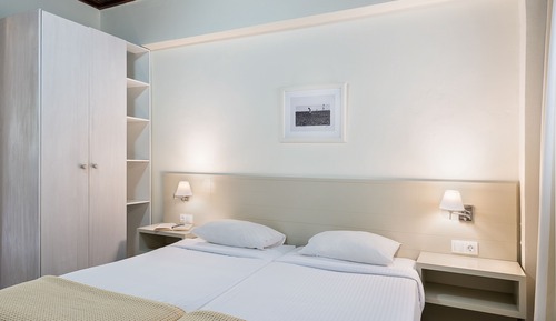 Estudio, vistas al jardín, planta baja