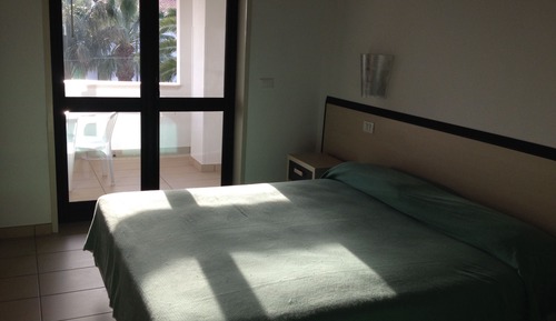 Habitación triple básica, no fumadores, baño privado