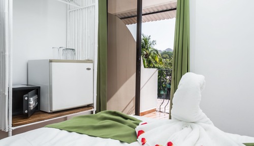 Small Cozy Standard Balcony / No Elevator