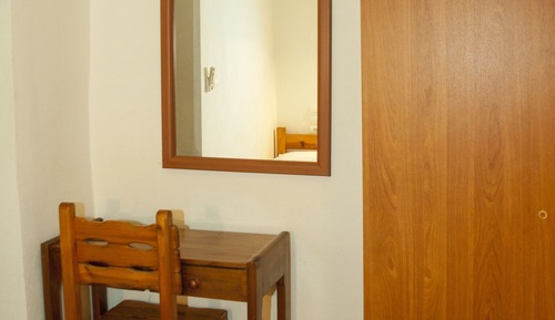 Habitación básica con 1 cama doble o 2 individuales