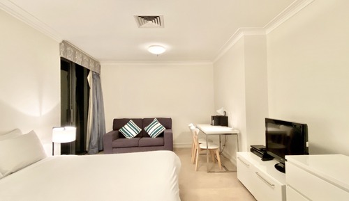 Estudio básico, 1 cama de matrimonio, no fumadores, cocina básica