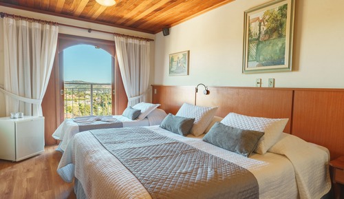 Habitación triple de lujo, balcón
