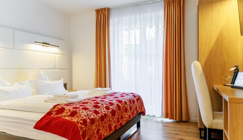 Habitación estándar con 1 cama doble o 2 individuales, balcón