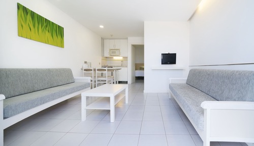 Classic One Bedroom Apartment with Balcony and  Sea View 3 Adults