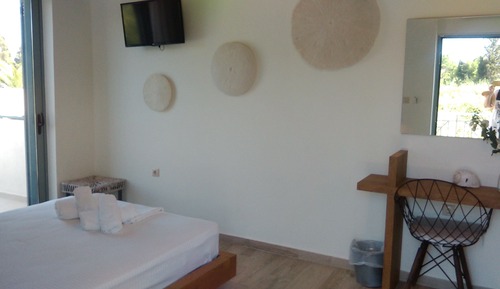 Suite junior, 1 cama de matrimonio, vistas a la piscina