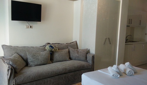 Suite estudio junior, 1 cama de matrimonio con sofá cama, vistas a la piscina
