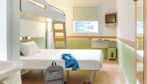 Habitación estándar (1 Double Bed and 1 Twin Bunk Bed)