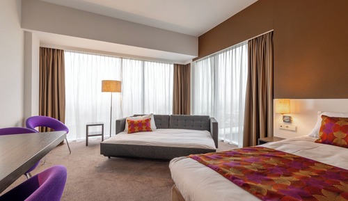 Habitación cuádruple Confort, 1 cama doble con sofá cama