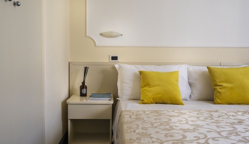Habitación clásica doble de uso individual, en edificio anexo