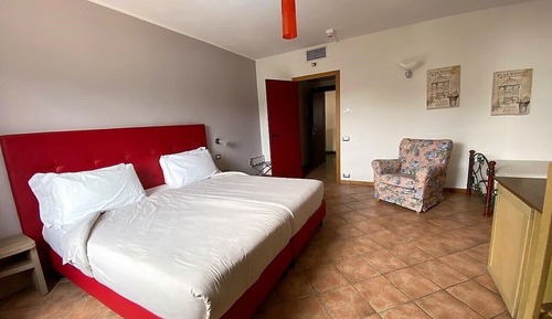 Habitación estándar doble, vistas parciales al lago