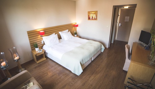 Modern Double or Twin Room with Mountain View
