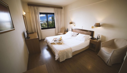 Classic Double Room With Window and Portaria View