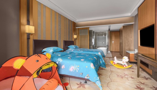 Habitación, 2 camas dobles, balcón