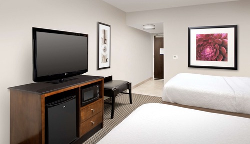 Habitación, 2 camas de matrimonio, accesible para personas con discapacidad, bañera (Mobility)