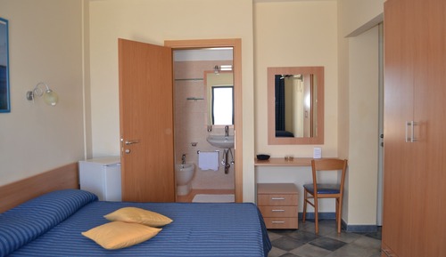 Habitación triple, balcón, vistas al mar