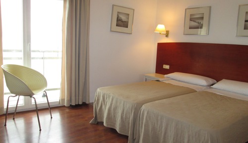 Habitación con 2 camas individuales