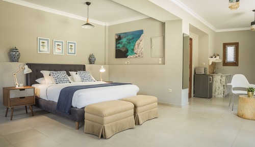 Superior Suite, Courtyard View (No 112)
