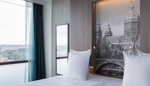 Deluxe Queen Room