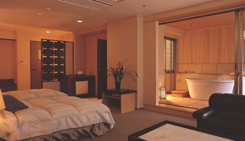 Suite superior, varias camas, baño privado, vistas a la montaña
