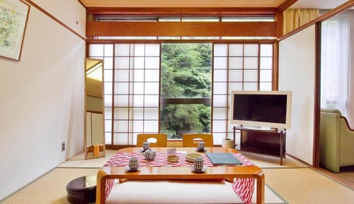 Habitación de estilo japonés, vistas a la montaña
