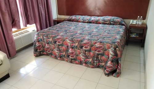 Habitación estándar doble, 1 cama de matrimonio, baño privado, en esquina
