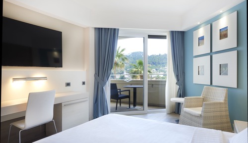 Habitación clásica, balcón, vistas parciales al mar