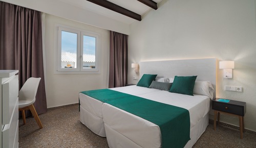 Apartamento Vista Frontal al Mar (2 Adultos + 2 niños)