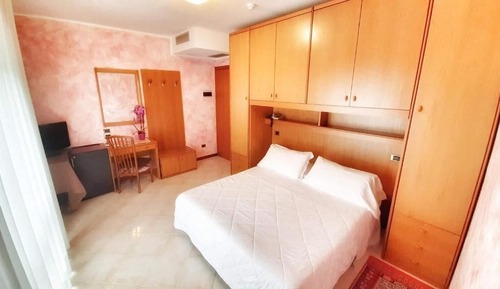 Habitación estándar con 1 cama doble o 2 individuales