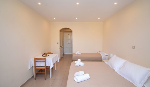 Habitación triple, varias camas