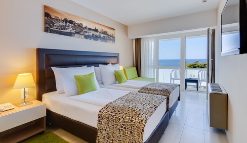 Habitación Premium doble, balcón, vistas al mar (2+1)