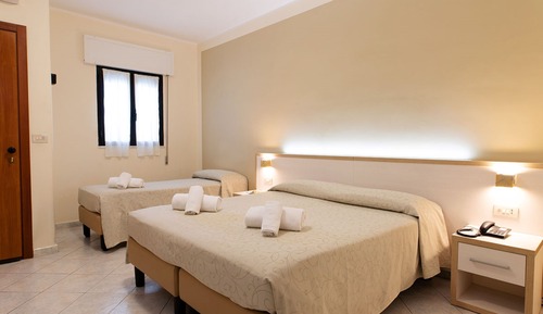Habitación Triple Confort (acceso por tramo de escaleras)