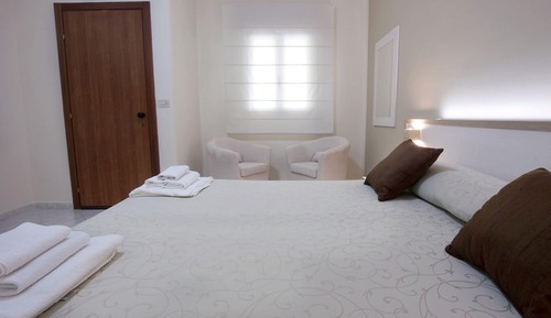 Habitación Confort con 1 cama doble o 2 individuales (acceso tramo de escaleras)