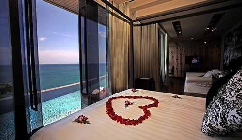 Honeymoon Private Pool Suite