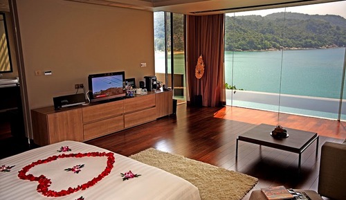 Grand Private Pool Suite