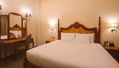 Deluxe Room view of the corridor 1 King Bed
