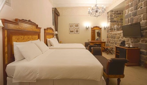 Junior Suite Internal view 2 Queen Beds