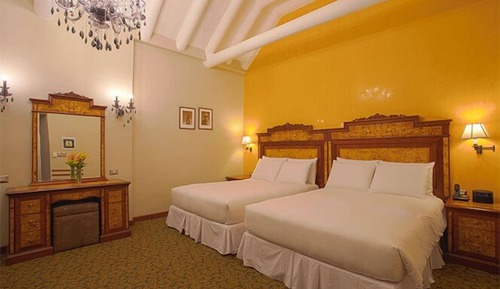 Deluxe Room view of the corridor 2 Queen Beds