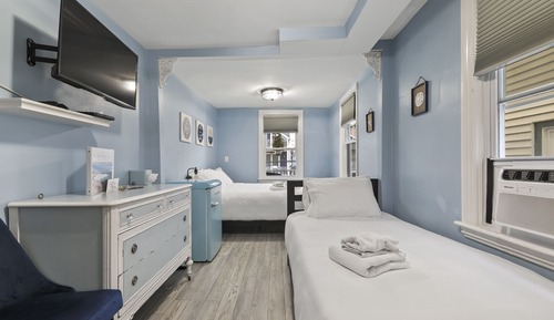 Habitación triple estándar, baño privado (Blue Willow Room)