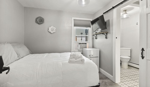 Habitación estándar doble, baño privado (Sunny Corner Room)