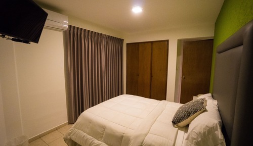 Suite estándar, 1 cama de matrimonio, en una planta alta