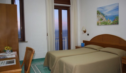 Habitación con 2 camas individuales, vistas al mar