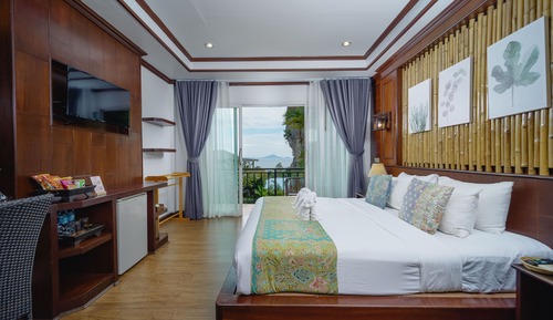 Habitación Deluxe doble, vistas a la piscina